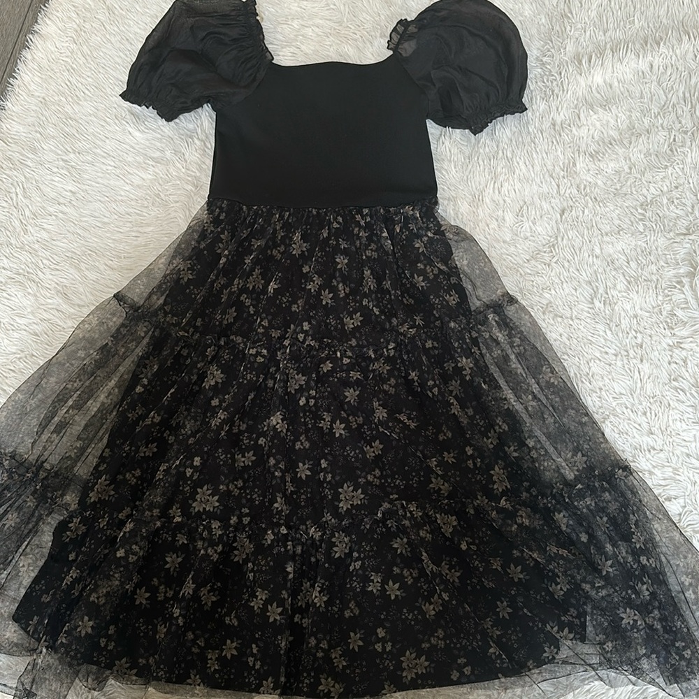 Beautiful kids dress floral with puff sleeves size 12 byZunie